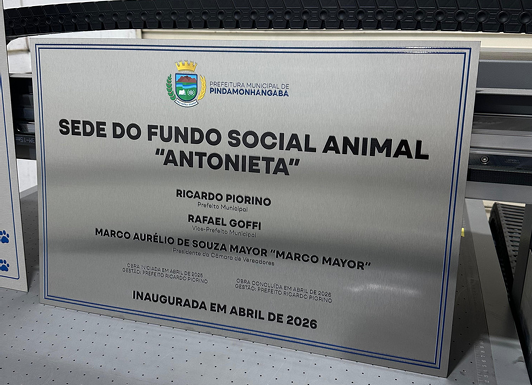 Placa em inox gravada em UV