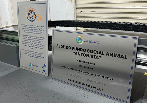 Placa em inox gravada em UV