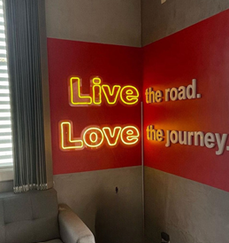 Neon LED com frase decorativa