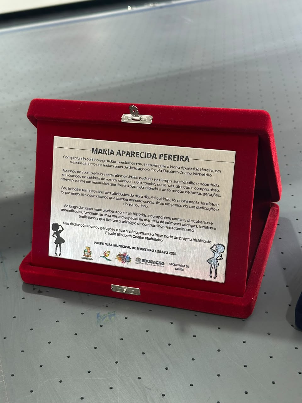 Placas em inox com gravação em UV 