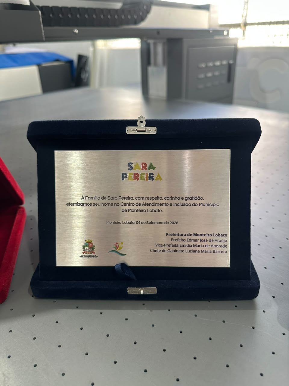 Placas em inox com gravação em UV 